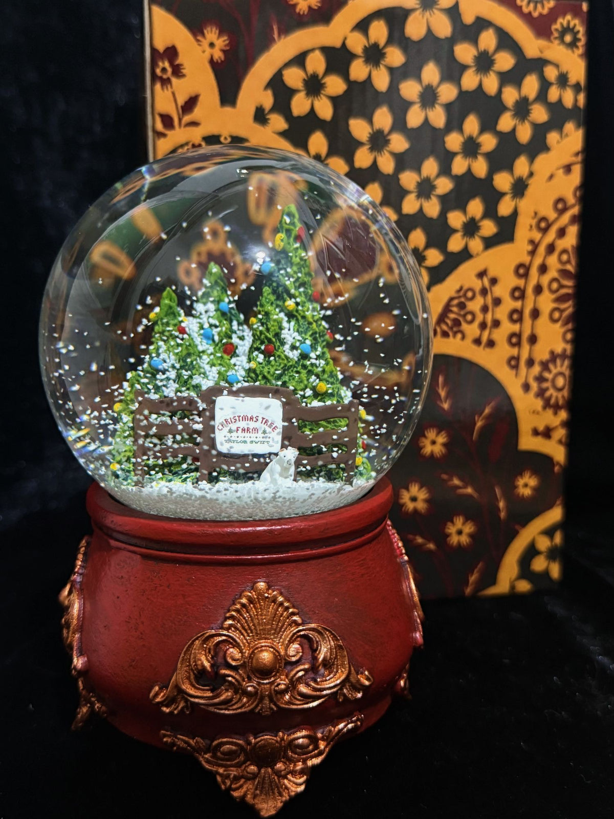 Christmas Tree Snowglobe