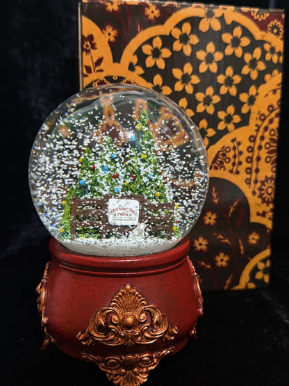Christmas Tree Snowglobe