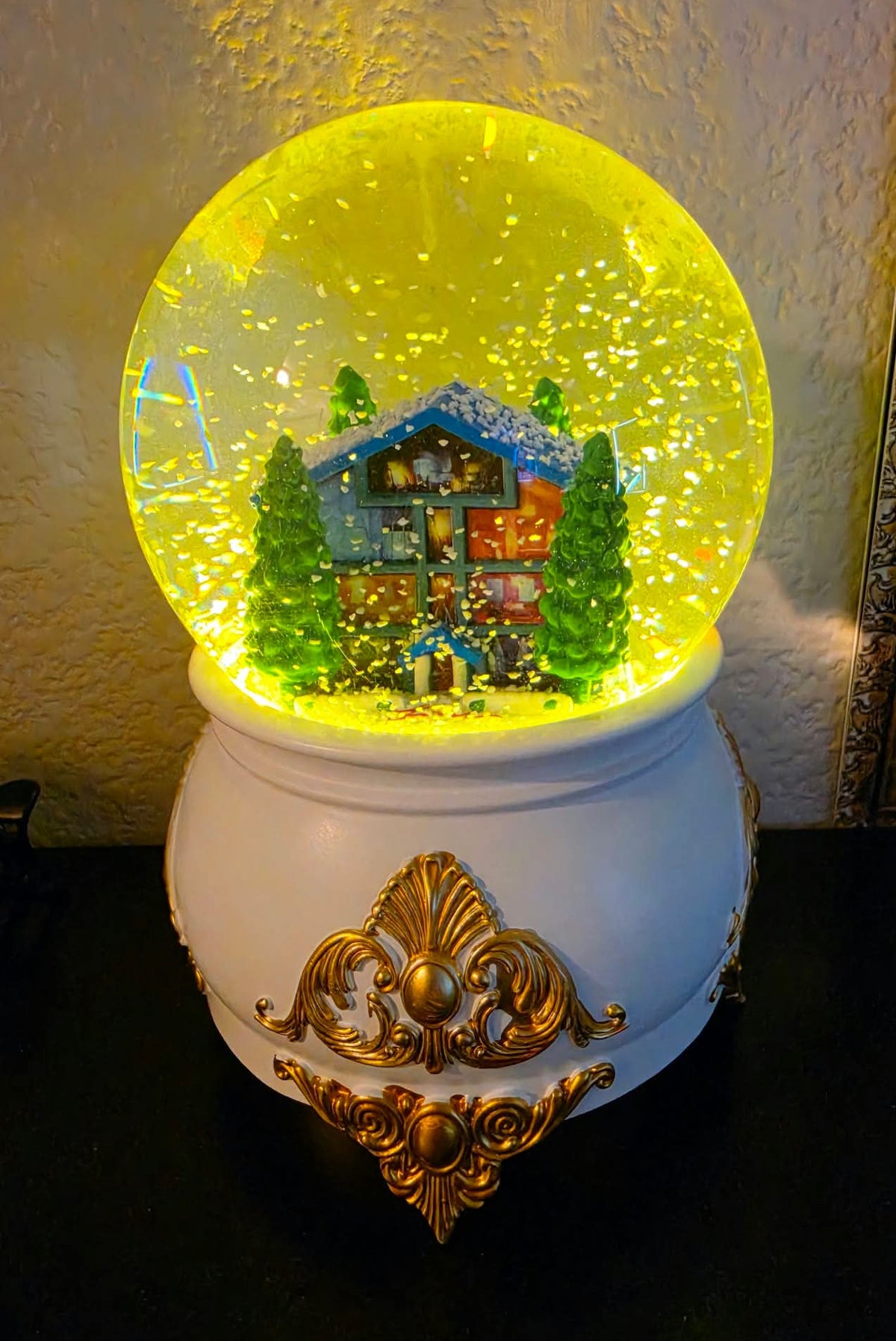 House Snowglobe